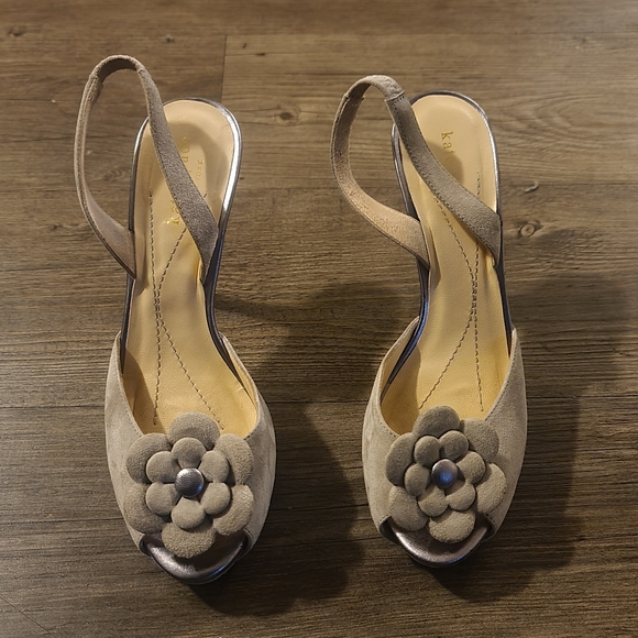 Kate Spade $218 Gray Suede 3D Flower Peep Toe Sling Back Heels 6 - Picture 2 of 10